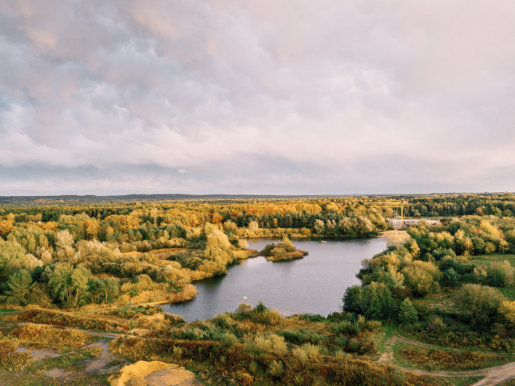 Weg am Ufer des Baggersees Todtglüsingen